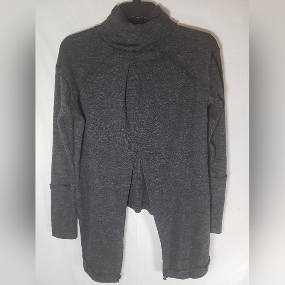 We the Free Charcoal Gray Turtle Neck Split Back Shirt Sz XS - Picture 6 of 9